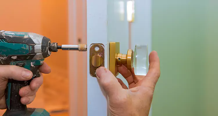 Broken Door Knob Fix in Country Club, FL