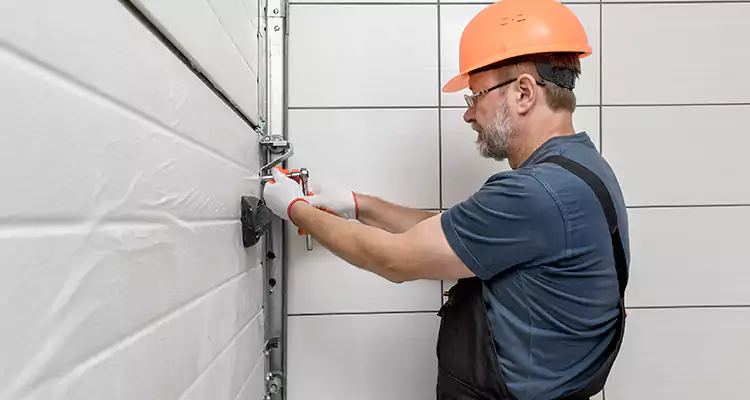 Emergency Garage Door Repair in Country Club, FL