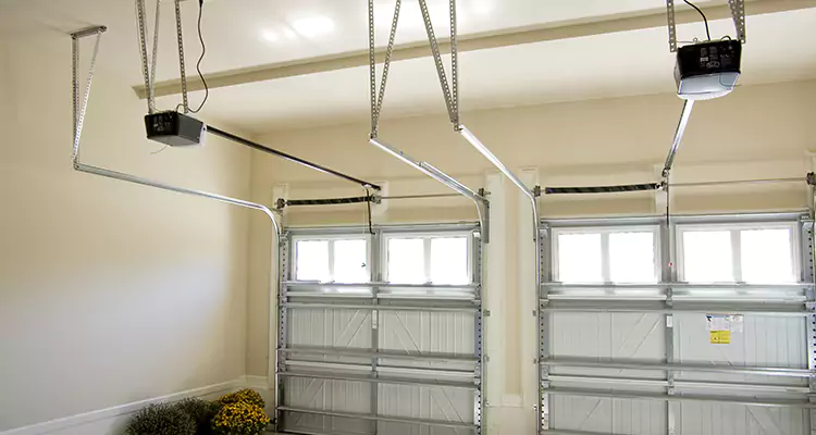 Residential Emergency Garage Door Repair in Country Club, FL