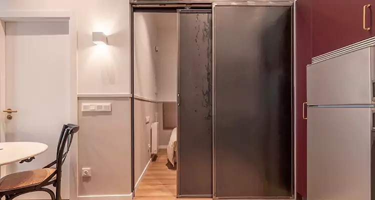We Fix Closet Sliding Door in Country Club, FL 