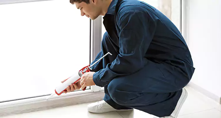 Window Glass Caulk Repair in Country Club, FL