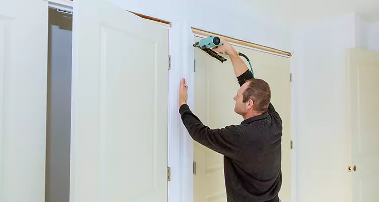 Top Rated Door Fixing ServiceFixing Garage Door Track in Country Club, FL